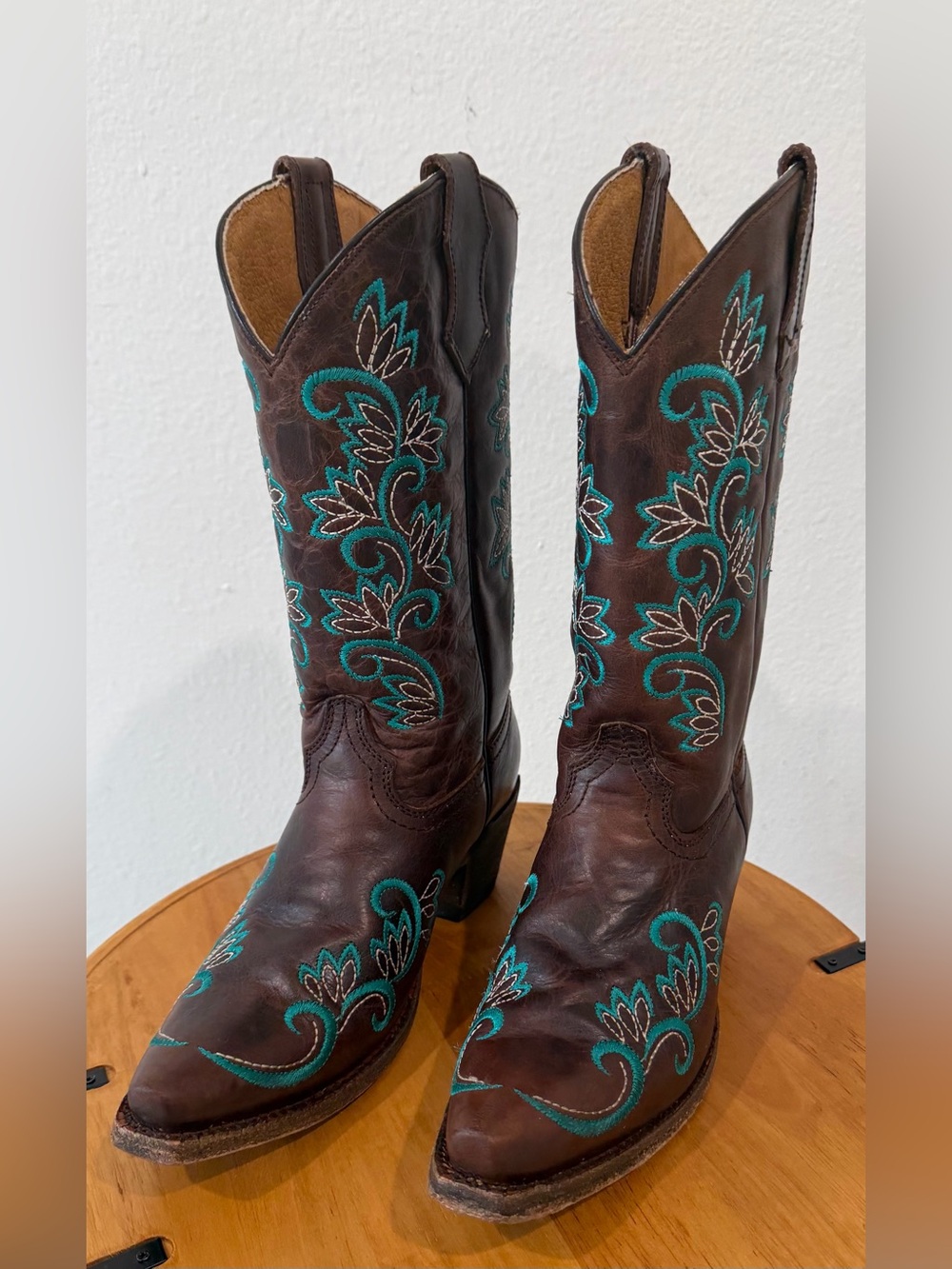 Corral Leather Western Boots with Turquoise Embroidery TEENS 3 1/2 - Women 5